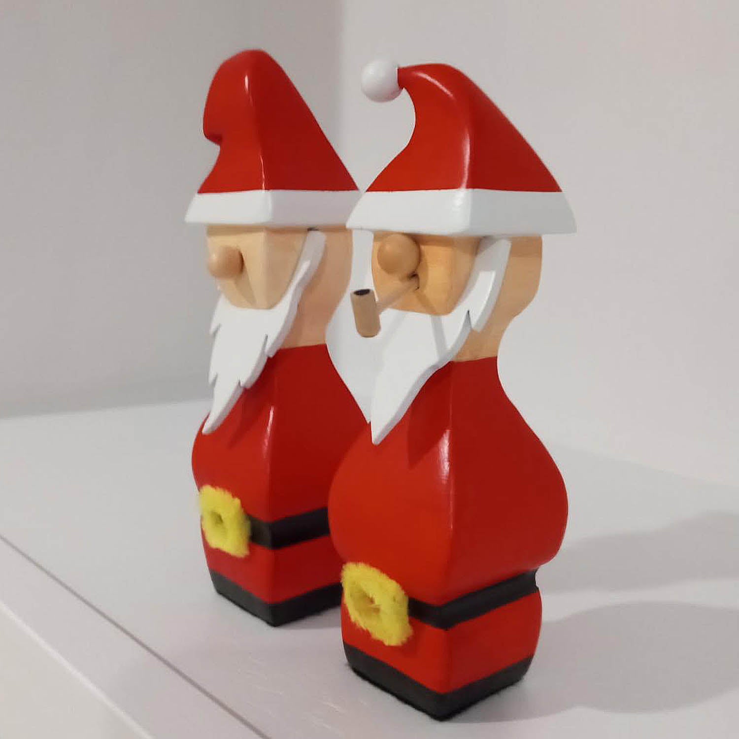 Handcrafted Santa Claus Figurines – Rustic Holiday Décor