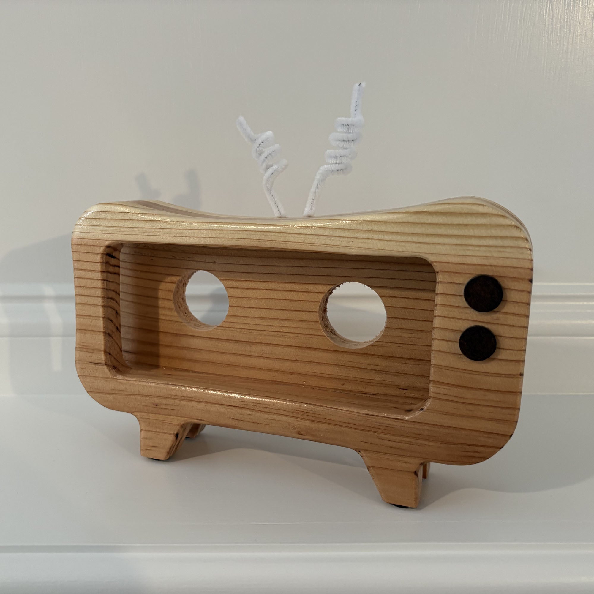 Turn Your Smart Phones into a Retro Tv